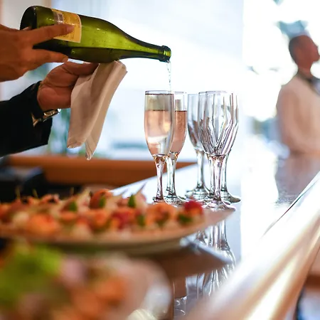 康斯坦丁诺布罗斯阿斯米娜套房酒店 5* Paphos