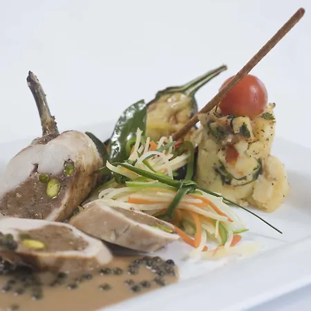 康斯坦丁诺布罗斯阿斯米娜套房酒店