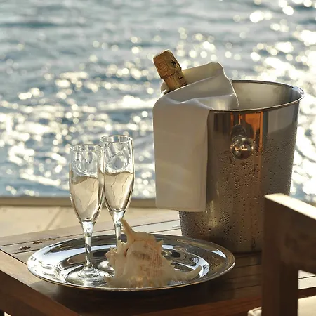 康斯坦丁诺布罗斯阿斯米娜套房酒店 5* Paphos