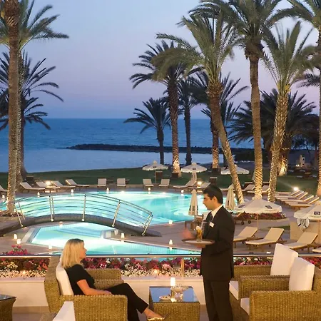 فندق كونستانتينو بروس أسيمينا سويتس 5*